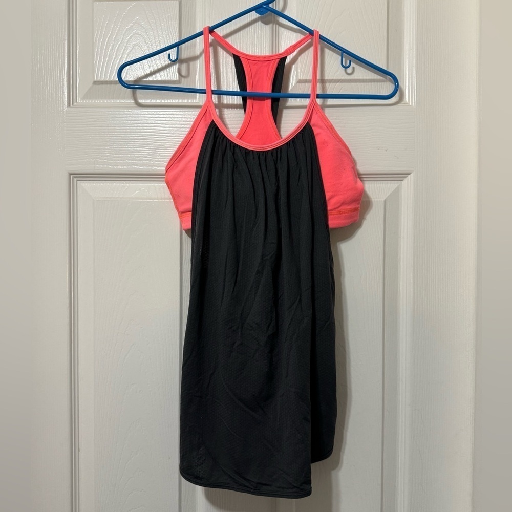 Lululemon tuck me in tank size 4 guc